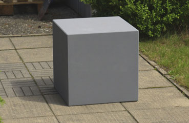 Cube 41 deco to nowczesna zapora parkingowa wykonana w technologii betonu architektonicznego.