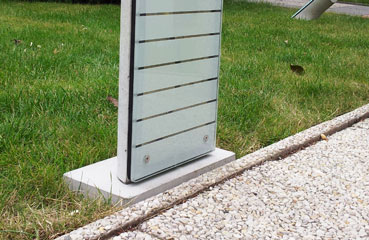 Zewnętrzna lampa Plan Maxi wykonana w technologii betonu architektonicznego