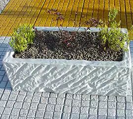 Donice ogrodowe IRMIINA, wykonane w technologii betonu barwionego, dostępne w bogatej ofercie kolorystycznej.