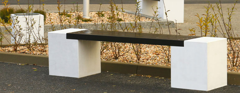 Producent małej architektury - firma STYL-BET, oferuje szeroką gamę produktów z betonu płukanego oraz architektonicznego w tym ławki bez oparcia, stoły miejskie, siedziska