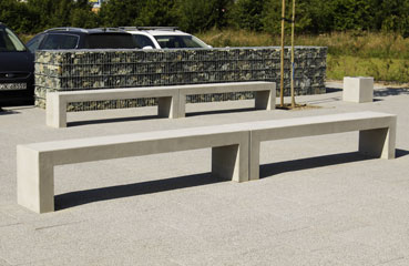 Elegancka ławka wykonana w minimalistycznej stylisce. Wykończona w technologii betonu architektonicznego.