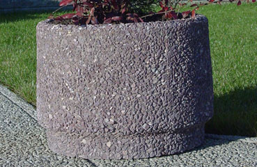 Okrągła donica ogrodowa wykonana w technologii betonu płukanego