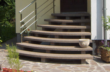 Wysokiej jakości schody betonowe dostępne w bogatej ofercie  kolorystycznej