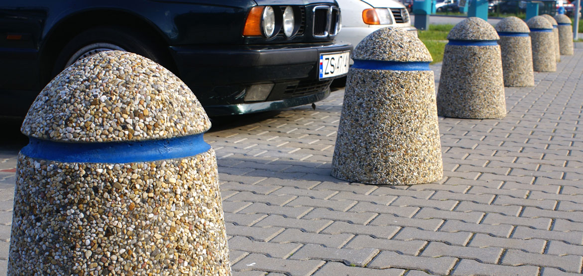 Pal parkingowy wykonany w technologii betonu płukanego o wymiarach (średnica/wysokość): 36/55cm