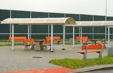 Pola oraz inne ławki z betonu w bogatej ofercie firmy STYL-BET - producenta małej architektury betonowej